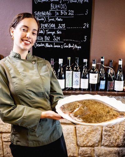 Un Gran Rodaballo Fresco De La Costa Da Morte En Taberna Do Bico 00013